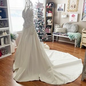 Demetrios Ivory sheer lace sleeve floral design wedding gown dress